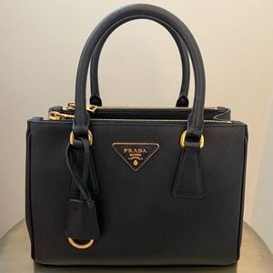 ✖️SOLD✖️Prada Galleria Small Safiano Handbag